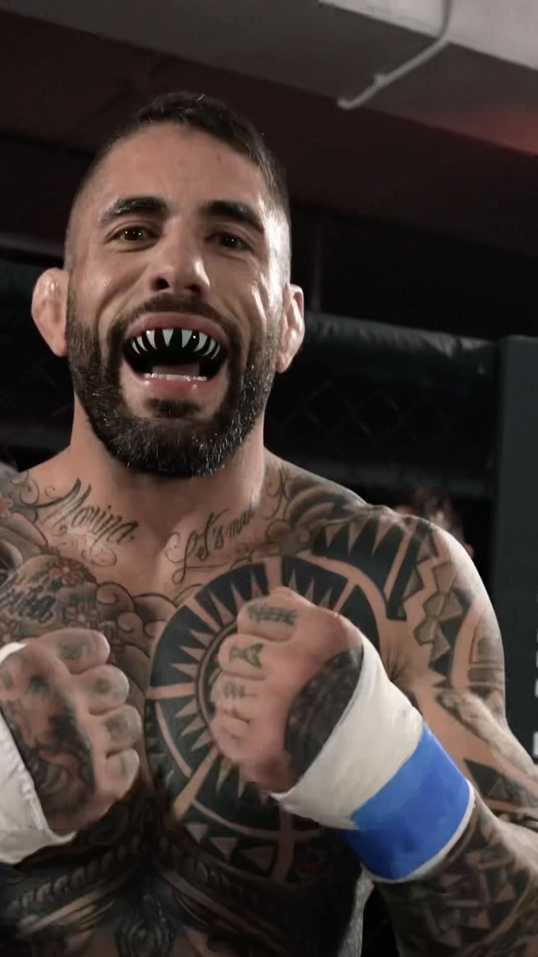 Combate EXTREMO de MMA a puño descubierto, sin asaltos, solo sobrevive el más fuerte