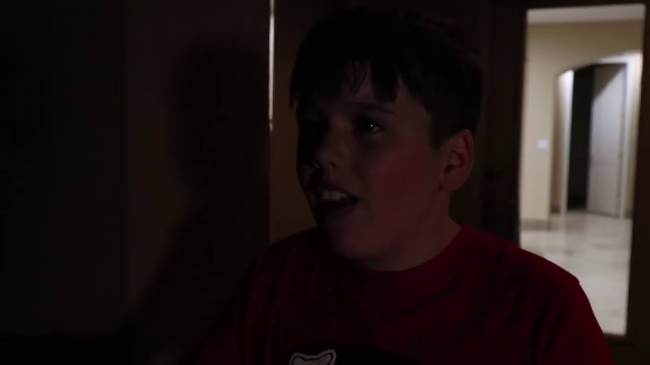 Exploring Spooky Garage and Nerf Battle in New House! ExtremeToys TV