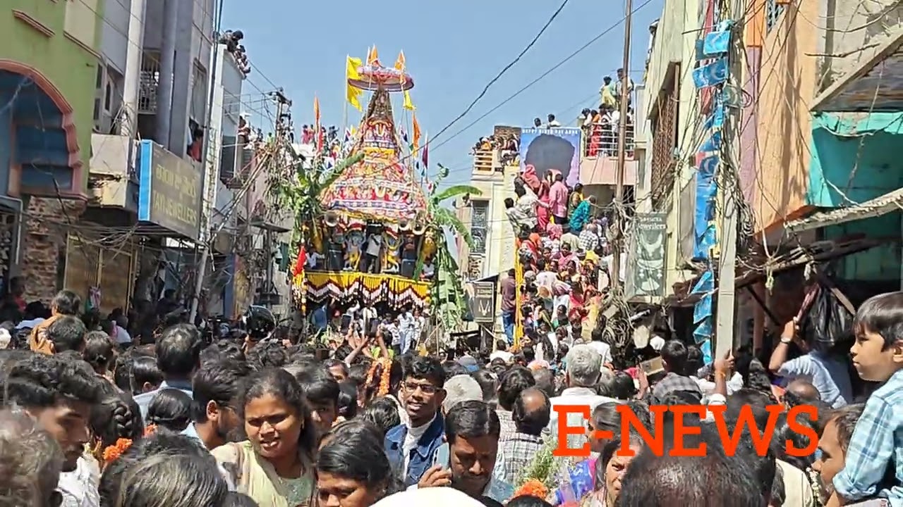 కదిరి శ్రీమద్ ఖాద్రి లక్ష్మీ నరసింహ స్వామి వారి తేరు బ్రహ్మ రథోత్సవలు అంగరంగ వైభవంగా జరిగాయి 