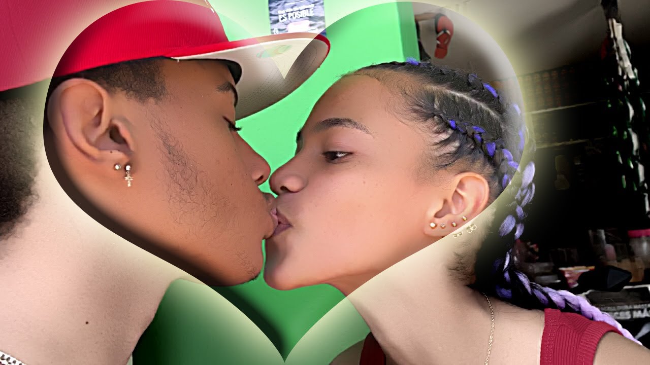 JOVEN ESTUDIANTE REGAÑADA POR SU MADRE