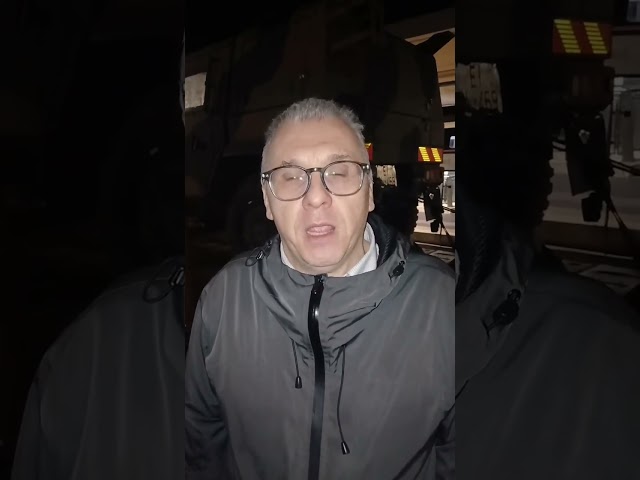 Ciccio Auletta al presidio per il blocco del treno carico di materiale bellico alla stazione di Pisa