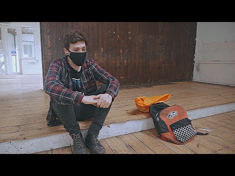 Сквоттеры захватывают брошенные здания на окраине Лондона