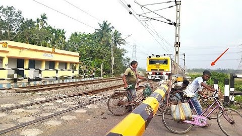 Dangerous Situation : High Speed EMU Train Furious Moving Throughout Railgate