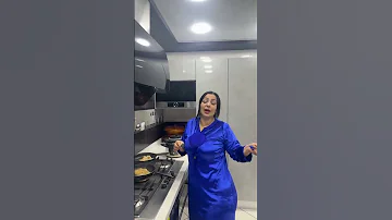 شاهد وردة شارلومانتي مع ولدها وائل راهي طيبله في سكالوب بيناتنا وردة تعرف طيب 