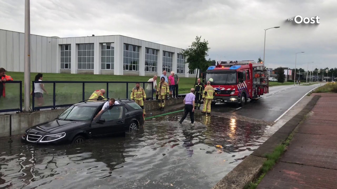 Onweersbui trekt over Overijssel, overlast in onder meer Hengelo, Oldenzaal en Goor