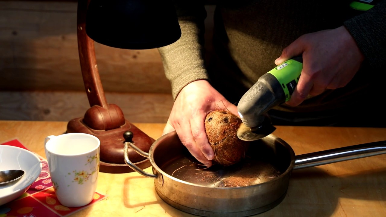 Как открыть кокосовый орех? Используем электроинструмент!/How do I open a coconut easy and fast?