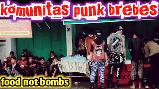 KOMUNITAS PUNK BREBES BERBAGI ,, food not bombs