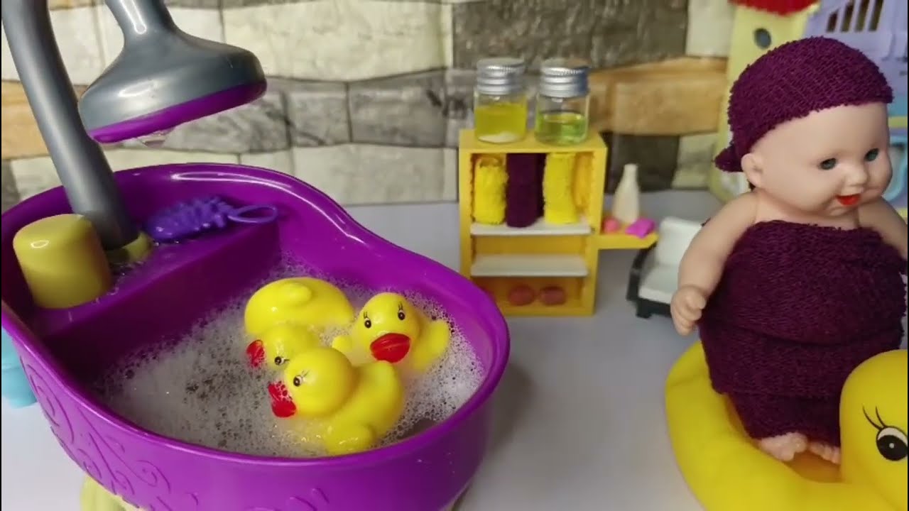 Cute Doll Bath Time 💖 Water Play & Fun Playtime for Kids | Cute Pinky Toys | Doll Stories & ASMR