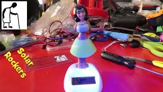 A peek inside the Solar Powered Wobbling Hula Girl for Mortthemoose