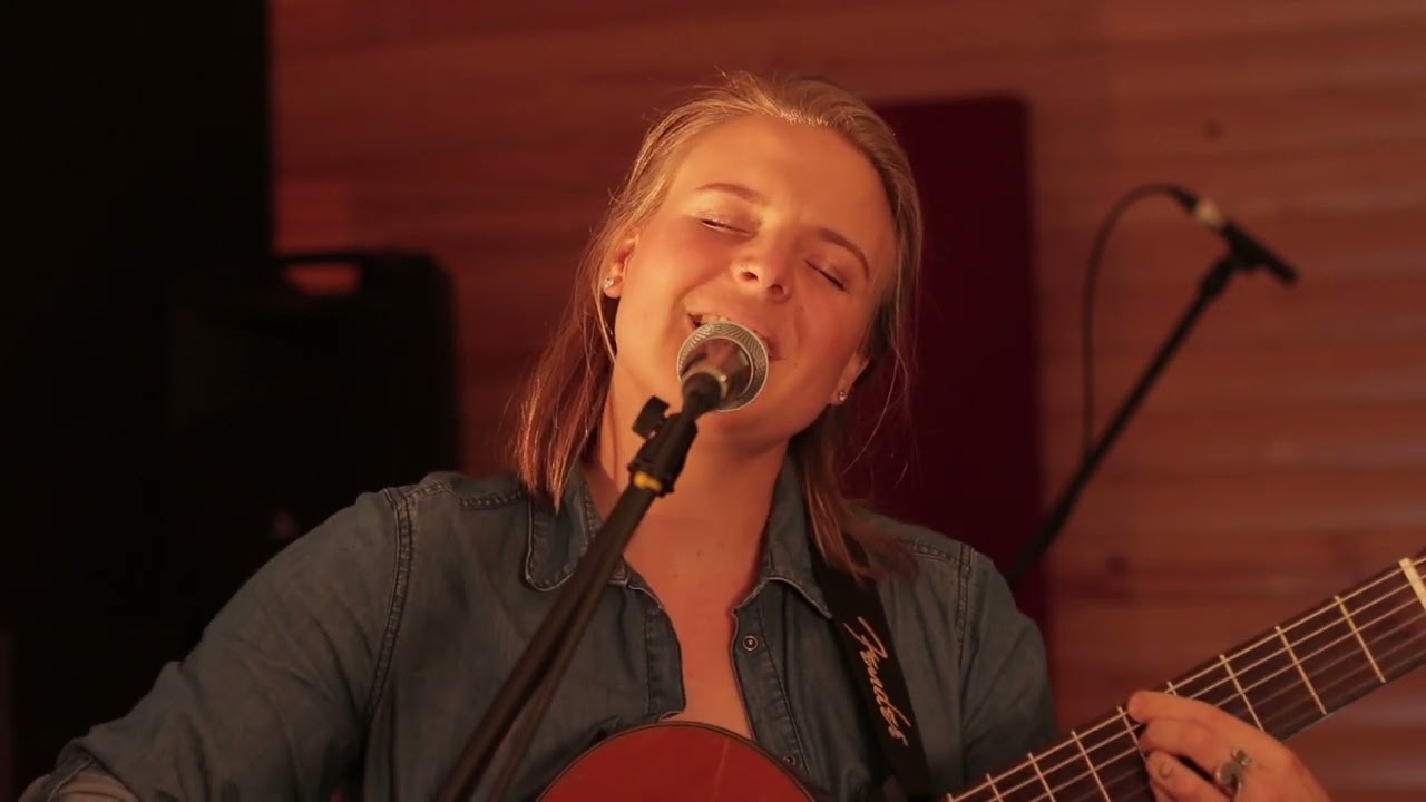 Sarah Blake - Checking In (Live Studio Session)