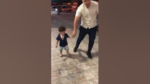 Ravi aprendendo a Andar primeiros passos sozinho