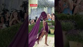 Doechii λάμπει στο κόκκινο χαλί με Marc JacobsΗ Doechii εντυπωσίασε για ακόμη μία φορά
