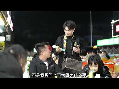 去大排檔賣唱被點歌《分手在那個秋天》，讓大哥想起往事…原唱#钟明秋 cover.大勝歌歌】#cpop
