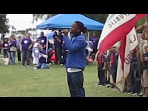 Leon Thomas III singing the national anthem