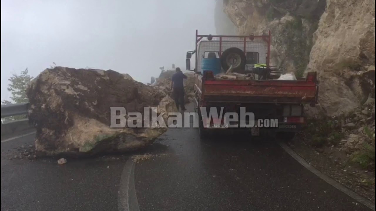 Shirat bllokojnë rrugën Krujë-Sarisalltik, bien shkëmbinj e gurë mbi 1 tonë