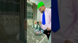 عمو يصنع الكاندي اللذيذة./ماريا الحاج