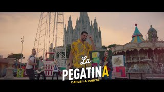 Video thumbnail of "La Pegatina - Darle la vuelta (Videoclip Oficial)"