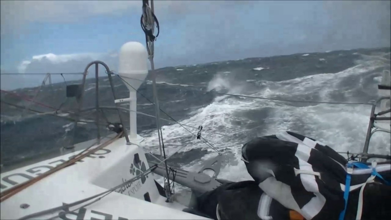 Yann Eliès dans un grain de 40 noeuds ! / Vendée Globe