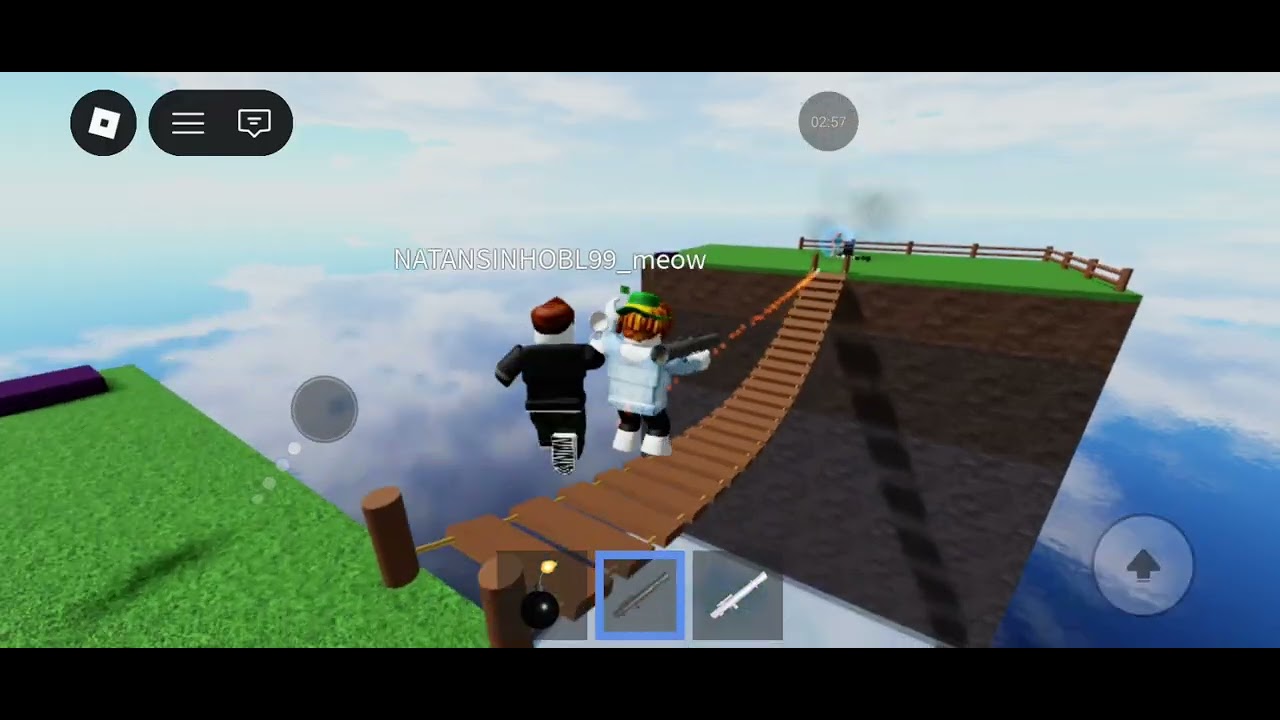 Mateus joga o jogo da ponte de corda 