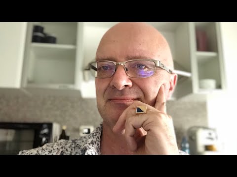 Video: Perché Un Uomo Si Mangia Le Unghie