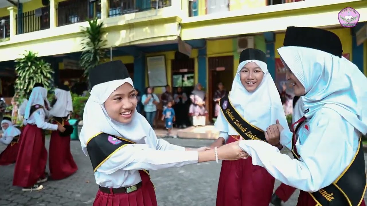 YEAR BOOK TAHUN AJARAN 2024-2025