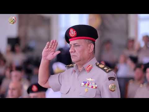 وزير الدفاع يشهد حفل تخرج الدفعة (163) ضباط صف مُعلمين