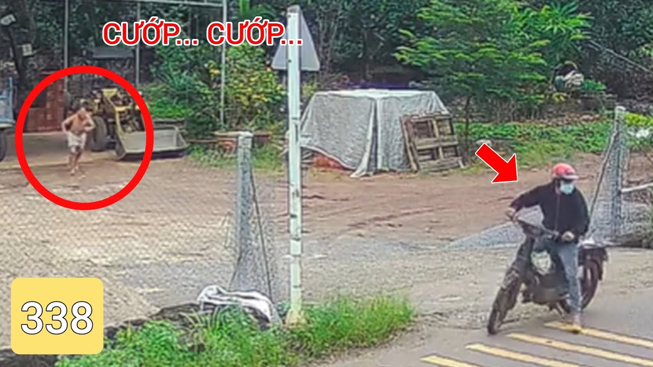 Tên trộm cướp vào tận nhà để cướp , ông chú rượt theo phía sau nhưng rượt không kịp.