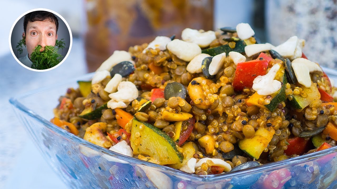 Ein Gericht aus Quinoa, Linsen und Gemüse | Vegane Rezepte