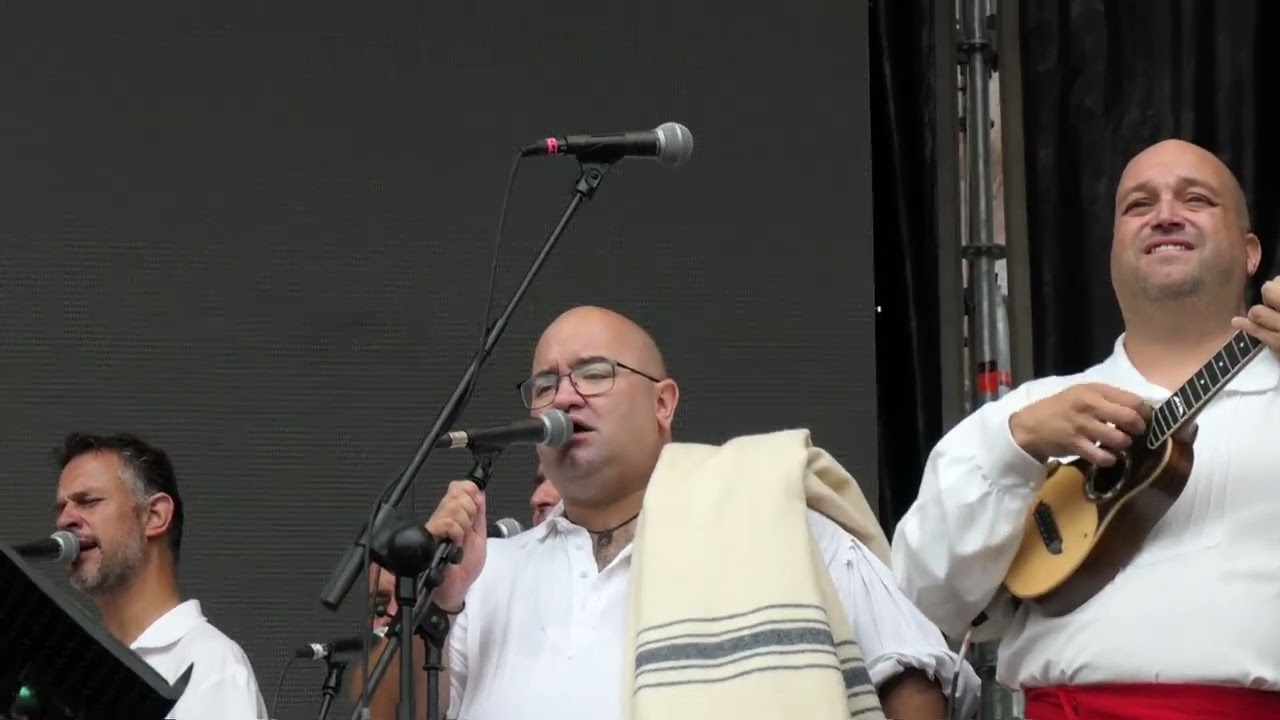 Los Sabandeños - Islas Canarias (Fiesta de la Hispanidad) Plaza Mayor de Madrid