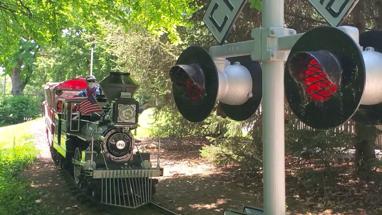 Railroad Crossing with new gates at the Saint Louis Zoo. - YouTube