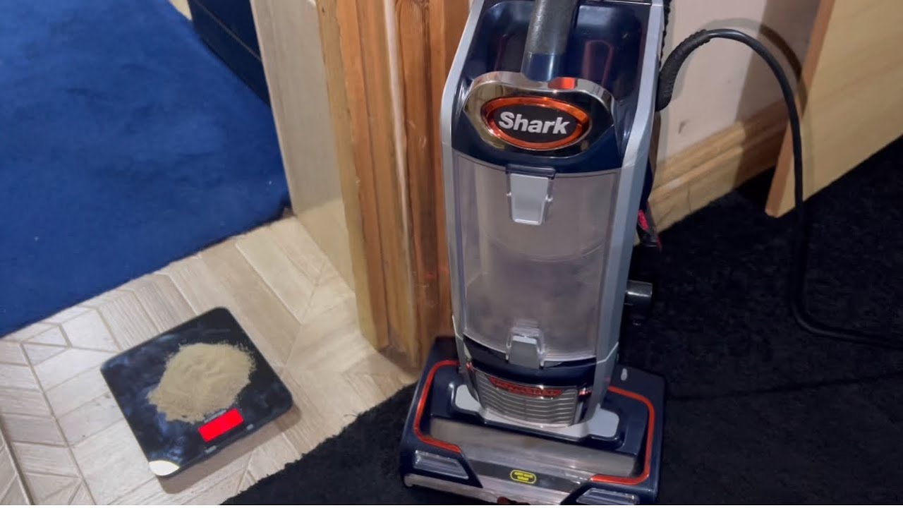 Shark NZ801UKT vacuum cleaner UV glow in the dark sand in the carpet
