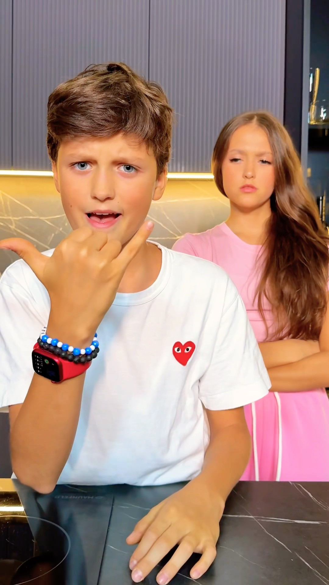 Magic Finger trick? Try to repeat ? @markchirkin
