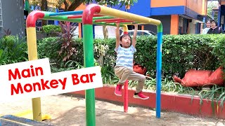 Rex Main Monkey Bar di Playground Sekolah TK