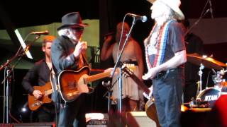 Willie Nelson and Merle Haggard -  Pancho And Lefty chords