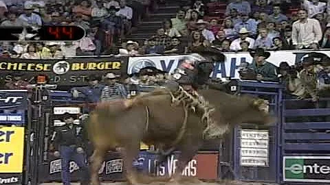 L.J. Jenkins wins the 2006 PBR World Finals (92.75...