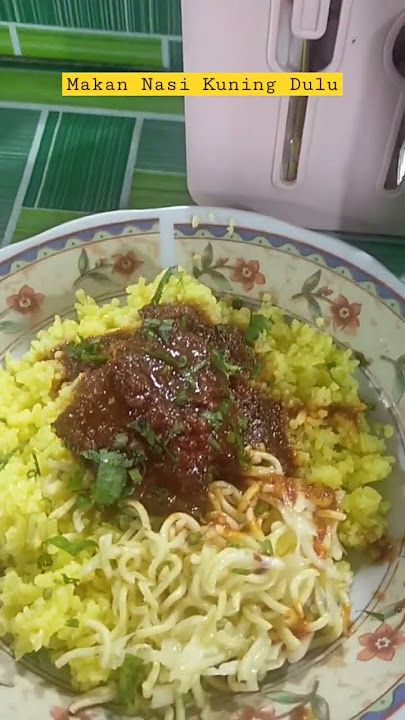 Makan Nasi Kuning Khas Banjar Dulu ...