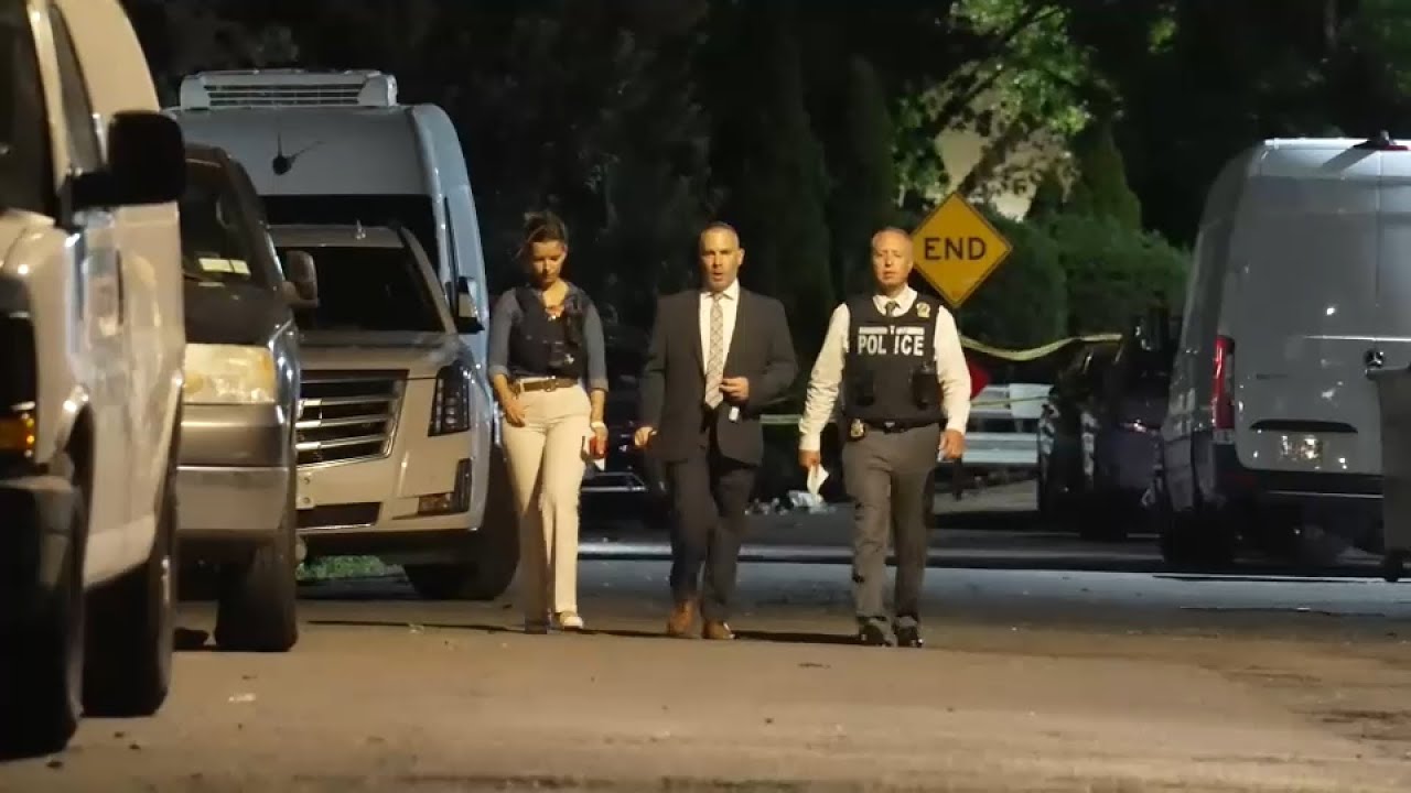 Search for gunman in fatal shooting of man in Queens - YouTube