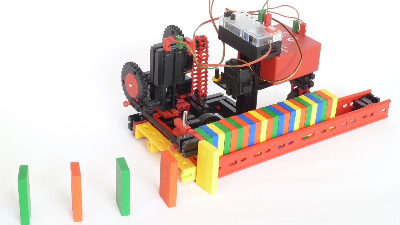 Dominosteine aufstellen mit fischertechnik (à la Matthias Wandel