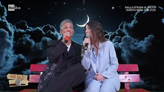 Fiorello e la figlia Angelica cantano \