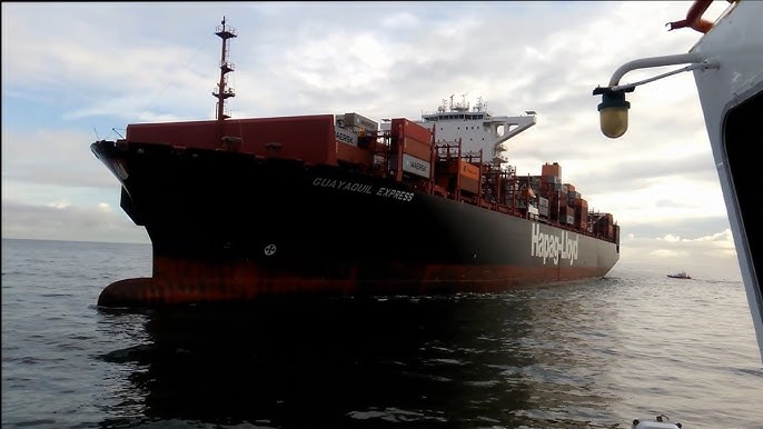 Container ship 🇩🇪CALLAO EXPRESS🇩🇪, IMO 9777606, 10,500 teus, Length: 333,2m x beam: 48,24m - YouTube