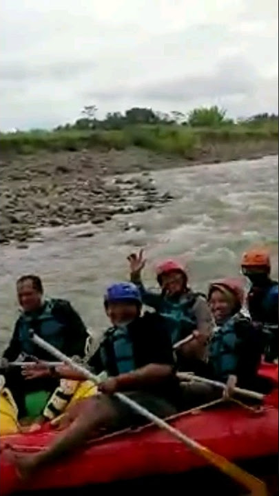Serunya Rafting di Sungai Klawing #rafting #klawing #traveling #purbalingga #river #travel #sungai