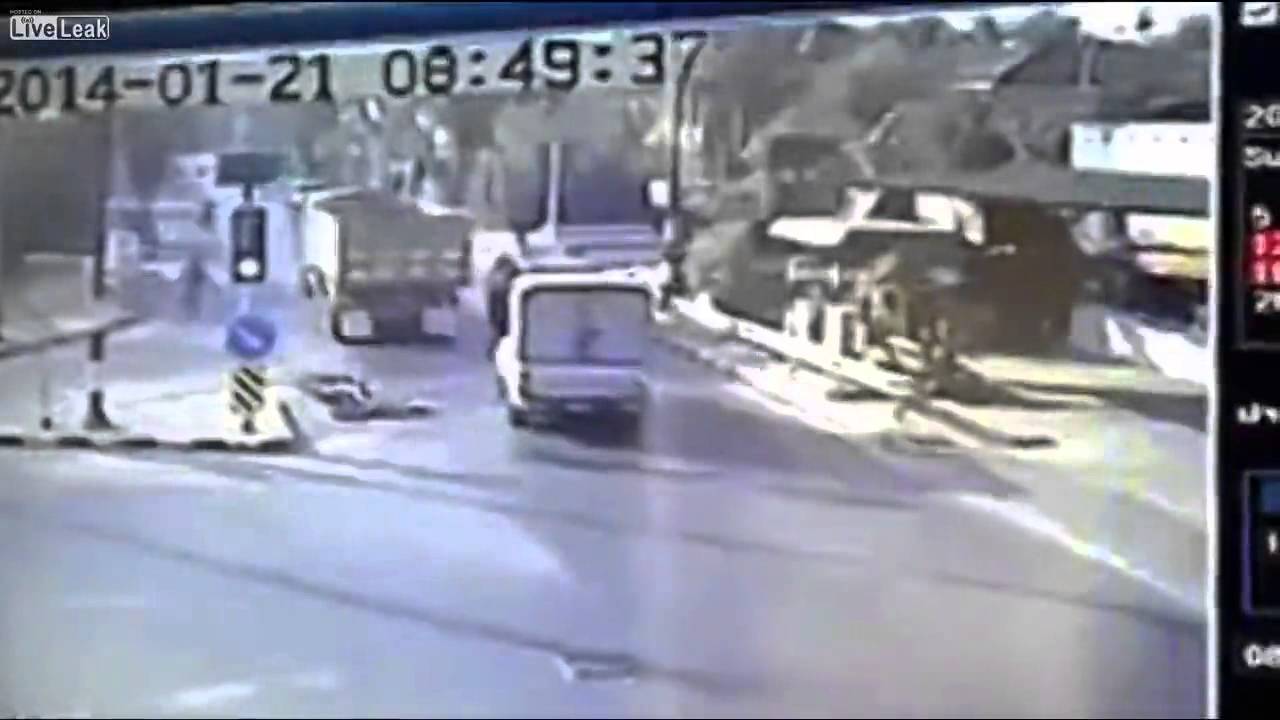Man gets run over by truck after falling off scooter - YouTube