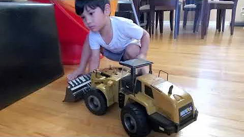 Huina 1583 Unboxing and Test Run