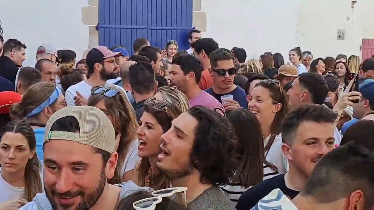 Tarrapatakan : Ambiance fêtes de Bayonne à  la foire au jambon à l'hôtel Basses Pyrénées.