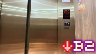 Fujitec Elevator, Lego Plaza, Kaohsiung, Taiwan 岡山樂購廣場 富士達電梯（左）