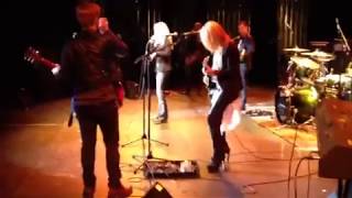 Cherie Currie & Lita Ford - "Cherry Bomb" Live chords