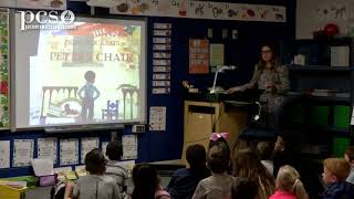 Showing students how to work with word patterns in elementary reading lesson