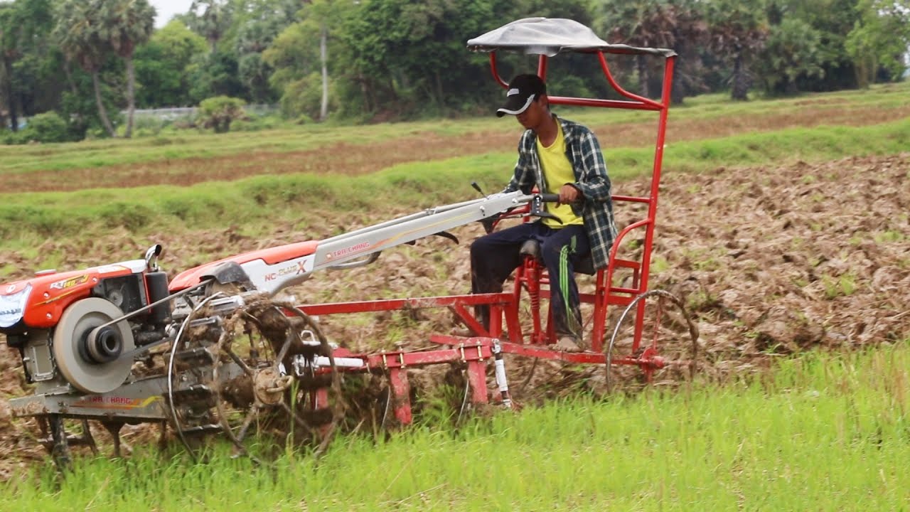Mini Tractor Kubota RT 140 Plows Soil គោយន្ដភ្ជួរដីស្រែ YouTube