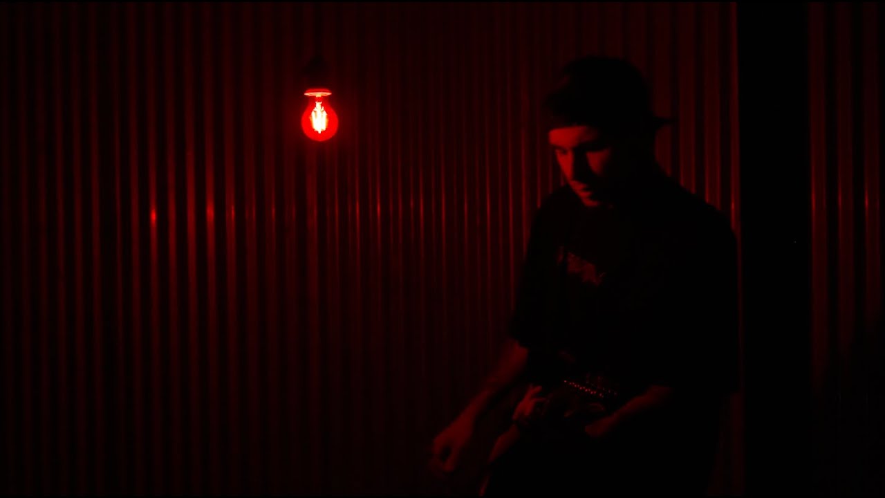 Ver Revolver Kye - Red Light (Official Music Video) en YouTube Ver Revolver Kye - Red Light (Official Music Video) en YouTube