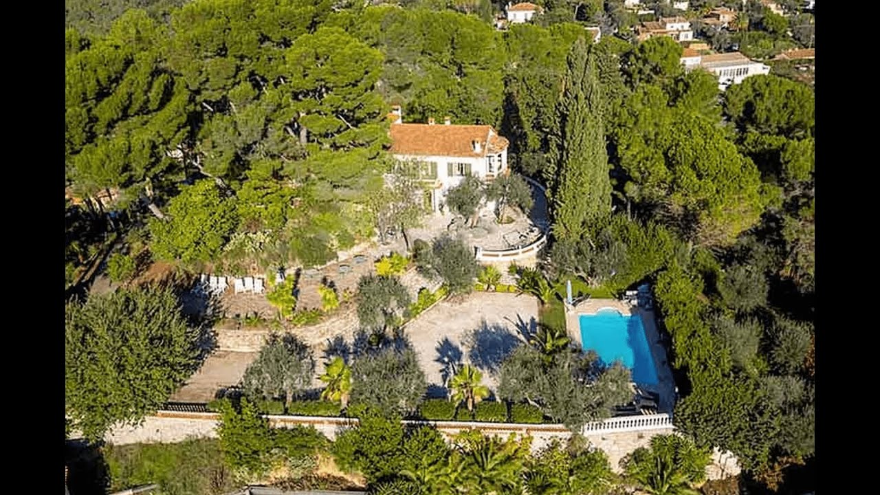 MOUGINS PROPRIETE HISTORIQUE